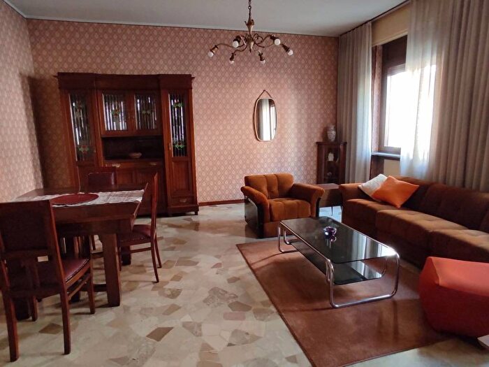 Appartamento trilocale in affitto in Via Costantino Perazzi, San Martino, Novara