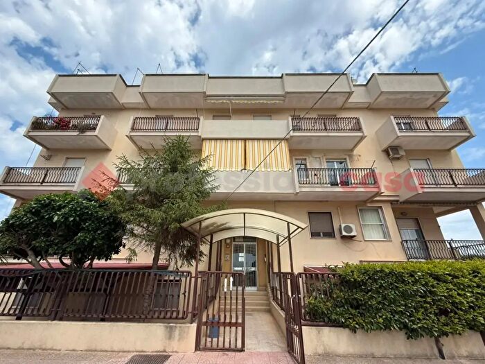 Appartamento quadrilocale in vendita in Via Crispi, Leporano