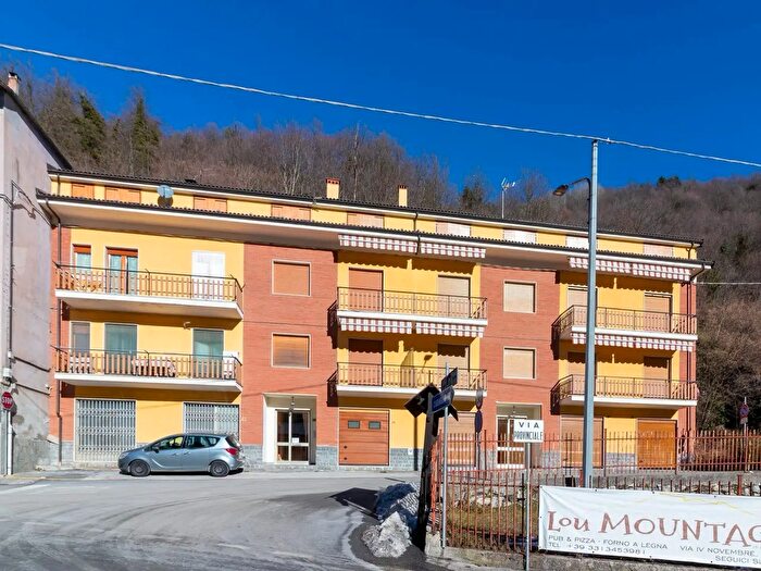 Appartamento con 5 locali in vendita in Via IV Novembre, Pradleves