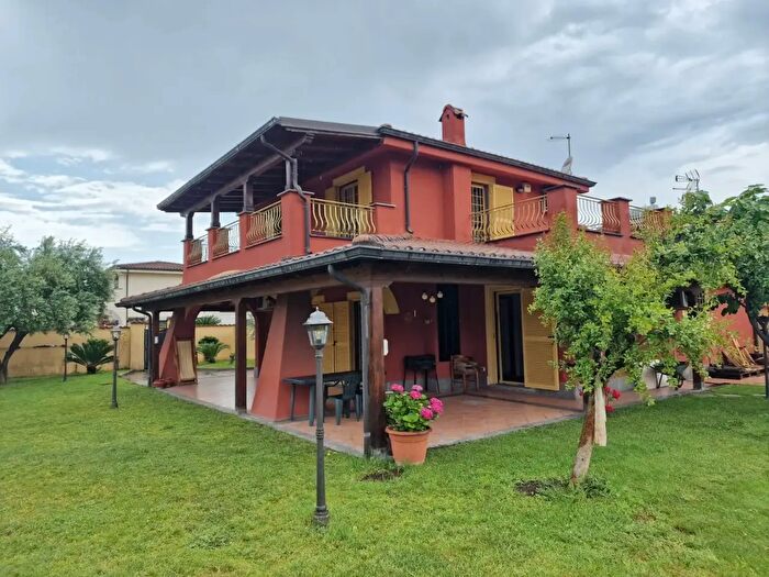 Appartamento quadrilocale in vendita in Via Lula, Roma