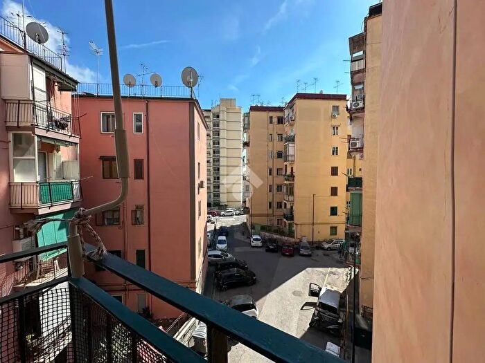 Appartamento bilocale in vendita in Via Giacinto De Sivo, Napoli