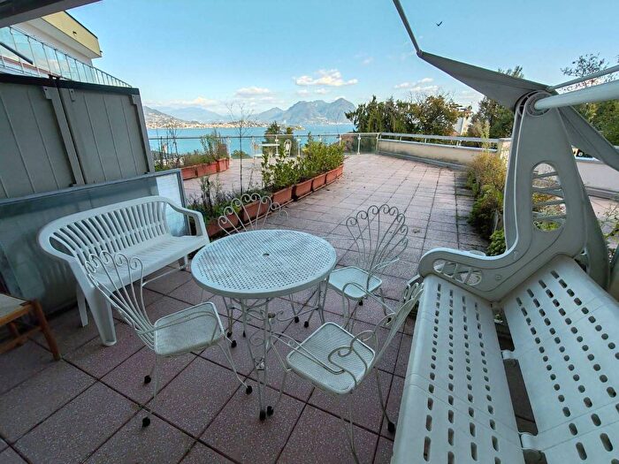 Appartamento trilocale in affitto in Via Guglielmo Marconi, Centro, Baveno