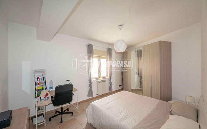 Appartamento con 6 locali in vendita in Via Santa Marta Vb, Messina