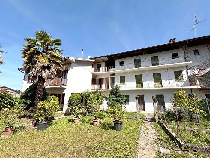 Casa quadrilocale in vendita in Bogogno
