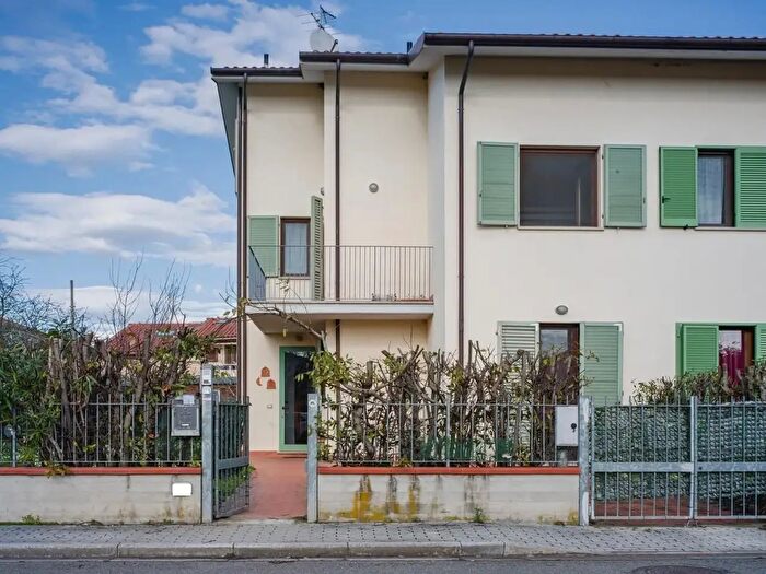 Casa con 6 locali in vendita in Cascina