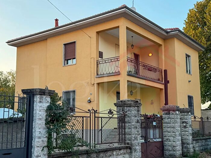 Casa con 5 locali in vendita in Via a Manzoni, Ossona