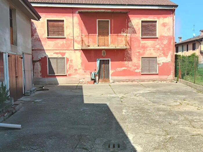 Casa con 7 locali in vendita in Via Enrico Fermi, Pieve Porto Morone