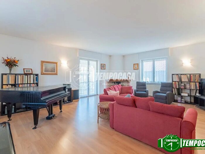 Appartamento con 7 locali in vendita in Via Filippo Turati, Magenta