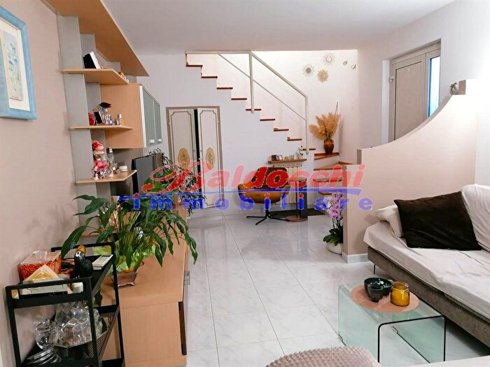 Casa quadrilocale in vendita in Fano