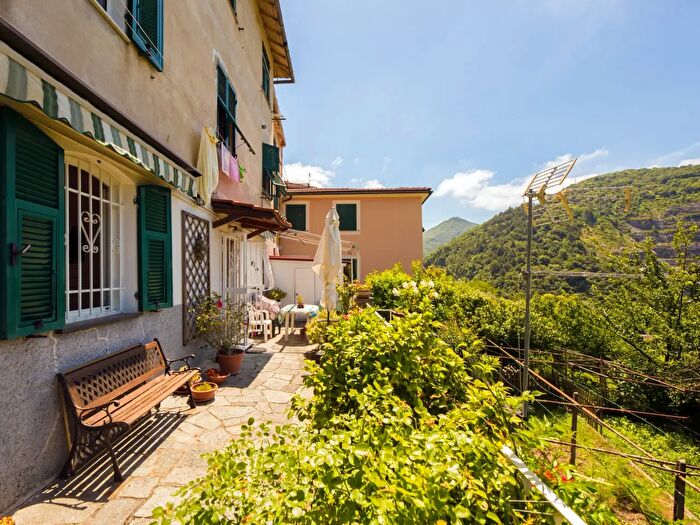 Casa con 6 locali in vendita in Via Roccatagliata, Genova