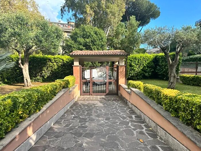 Appartamento bilocale in vendita in Via dei Buonvisi, Roma