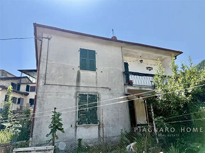 Appartamento quadrilocale in vendita in Via del Questè, Zeri