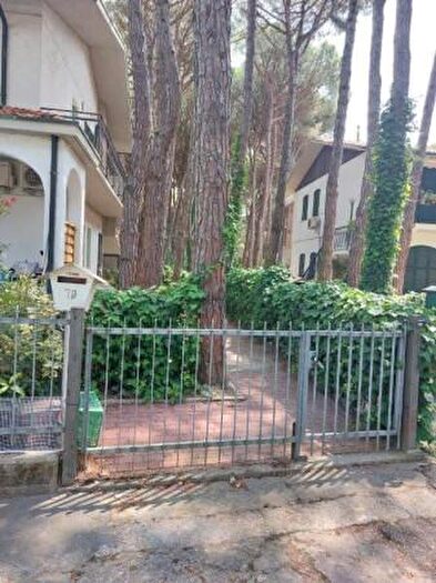 Appartamento con 6 locali in vendita in Viale dei Platani, Ravenna