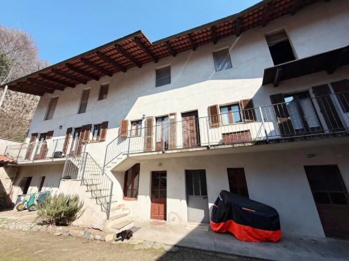 Casa con 8 locali in vendita in Via Sclopis, Salerano Canavese