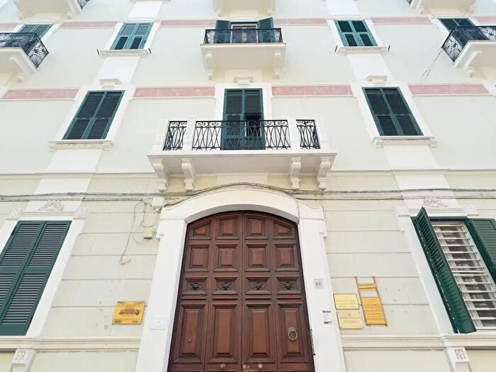 Appartamento trilocale in vendita in Via Regina Elena, Taranto