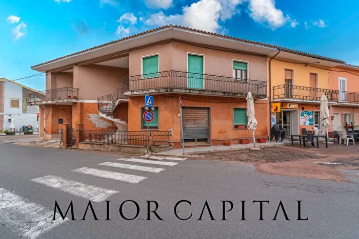 Casa con 9 locali in vendita in Via Calangianus Snc, SantAntonio di Gallura