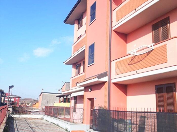 Appartamento trilocale in affitto in Via Casella, San Felice, Cremona