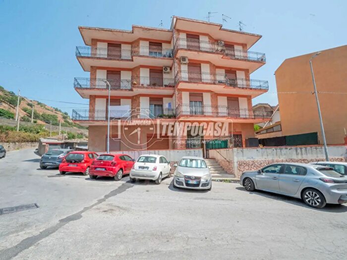Appartamento quadrilocale in vendita in Via Libertà San Filippo Inf, Messina
