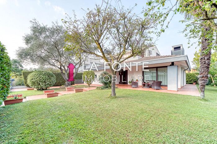 Casa con 7 locali in vendita in Via Lombardia, Vigonza