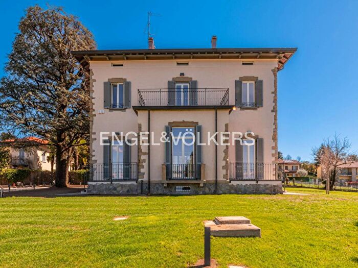 Appartamento quadrilocale in affitto in Via Luigi Cadorna, Monticello, Monticello Brianza