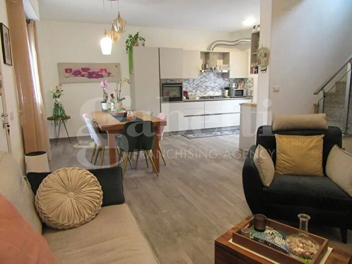 Casa con 6 locali in vendita in Gavorrano