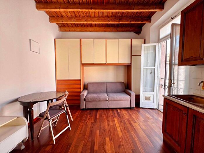 Appartamento monolocale in affitto in Via Orti, Quadronno Crocetta, Milano