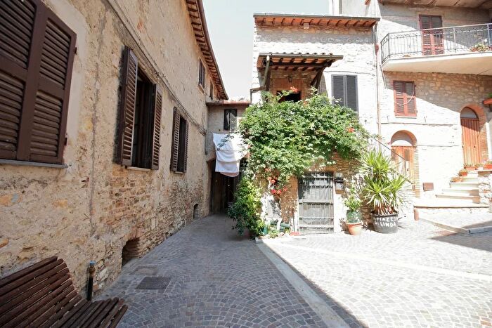 Appartamento con 6 locali in vendita in Via Sebastiano Ferdinandi, Montecchio