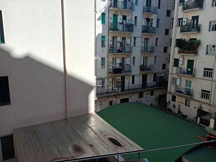 Appartamento trilocale in affitto in Piazza Francesco Muzii, Arenella, Napoli