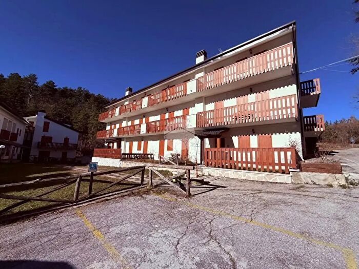 Appartamento trilocale in vendita in Via del Ceraso, Ovindoli