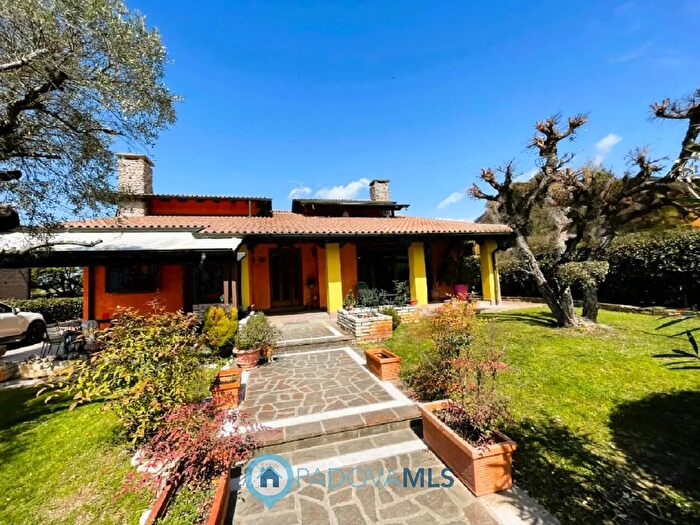 Casa con 6 locali in vendita in Via Monte Cengio, Vigonza