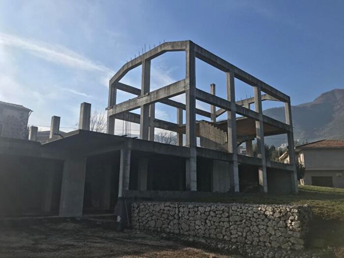 Casa con 8 locali in vendita in Morolense, Morolo