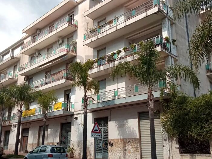 Appartamento con 7 locali in vendita in Viale Don Minzoni, Giarre
