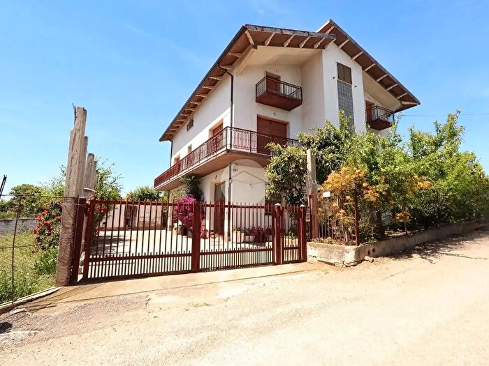 Casa con 9 locali in vendita in Strada dei Fiori, Citta SantAngelo