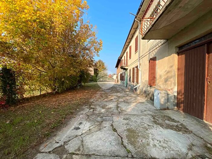 Casa con 7 locali in vendita in Viale Bianco Don Alfredo, Asti