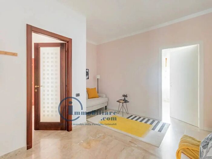 Appartamento quadrilocale in affitto in Via Bari, Milano