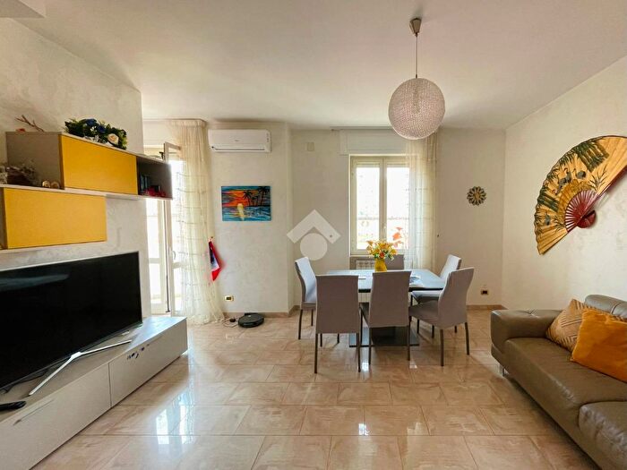 Appartamento trilocale in vendita in Via Pola, Cosenza