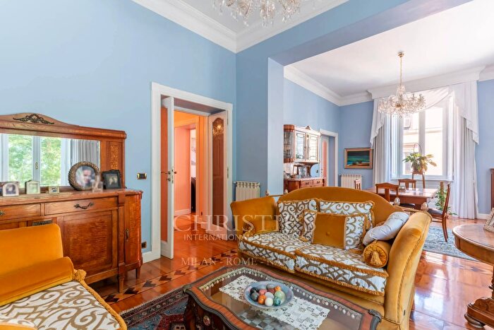 Appartamento con 10 locali in vendita in Piazzale di Porta Pia, Roma