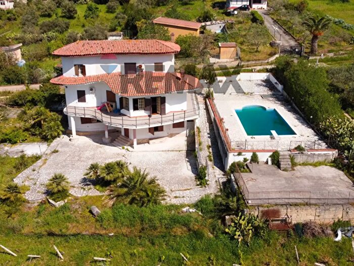 Casa con 8 locali in vendita in Contrada Mancusi Snc, Villafrati