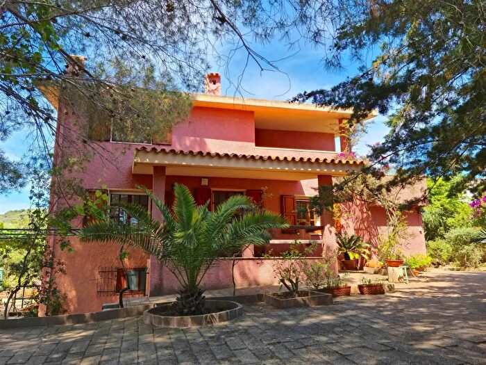 Casa con 10 locali in vendita in Siniscola