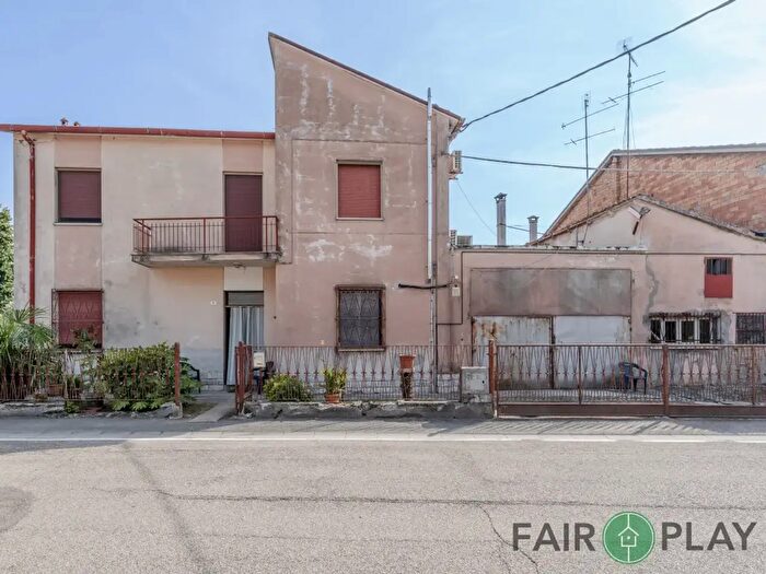 Casa con 6 locali in vendita in Via Ragone Vecchio, Ravenna