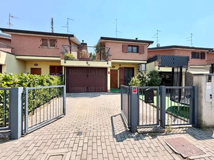 Casa quadrilocale in vendita in Via Rovello, Gerenzano