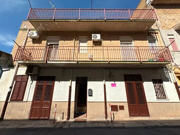 Casa con 6 locali in vendita in Partinico Via Randazzo, Partinico