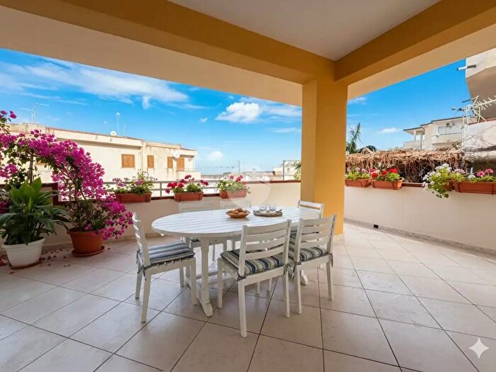 Appartamento con 6 locali in vendita in Via Mar Tirreno, Alcamo