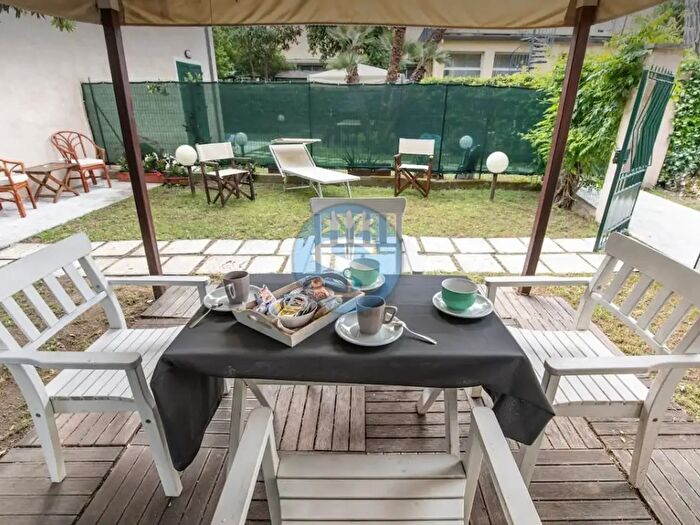 Casa con 7 locali in affitto in Pietrasanta