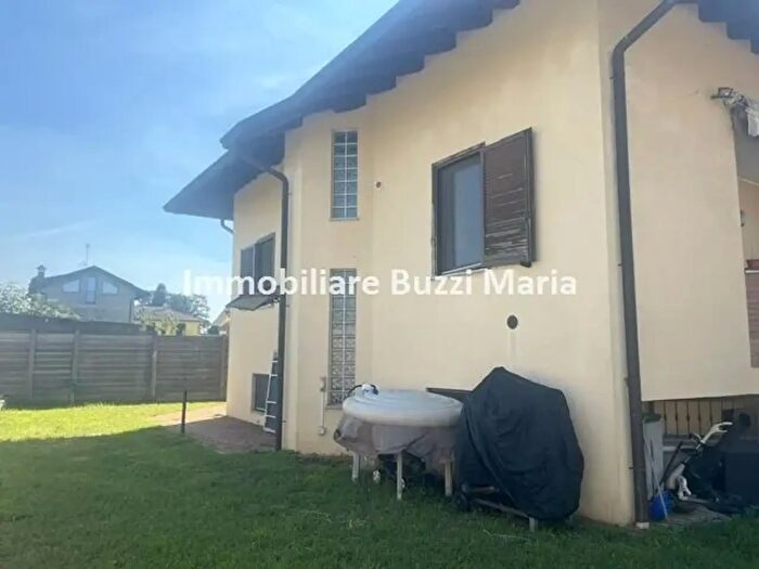 Casa trilocale in vendita in Via De Gasperi, Robecchetto Con Induno