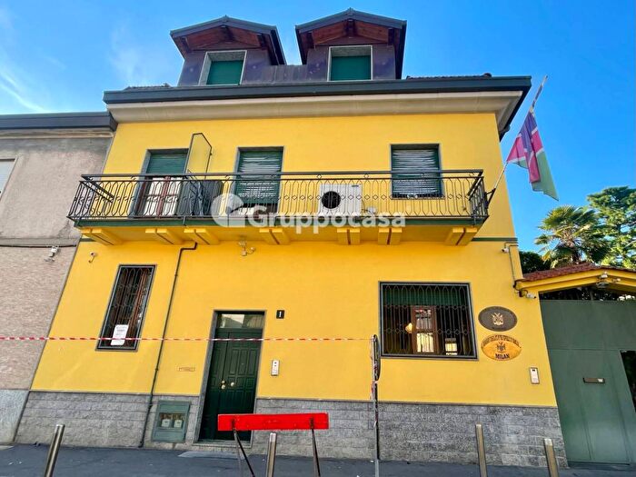 Appartamento trilocale in vendita in Via Monte Altissimo, Certosa, Milano