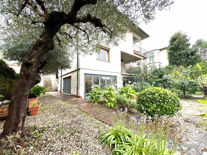 Appartamento con 6 locali in vendita in Cecina