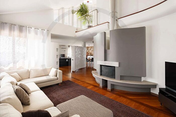 Appartamento con 7 locali in vendita in Via Copernico, Lissone