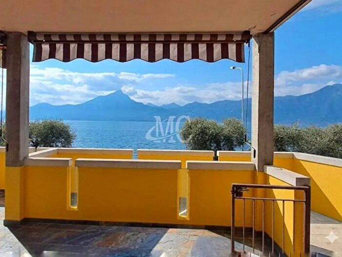 Appartamento trilocale in vendita in Torri Del Benaco