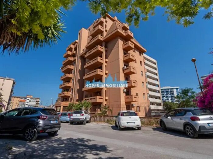 Appartamento con 6 locali in vendita in Via Mario Vaccaro, Palermo
